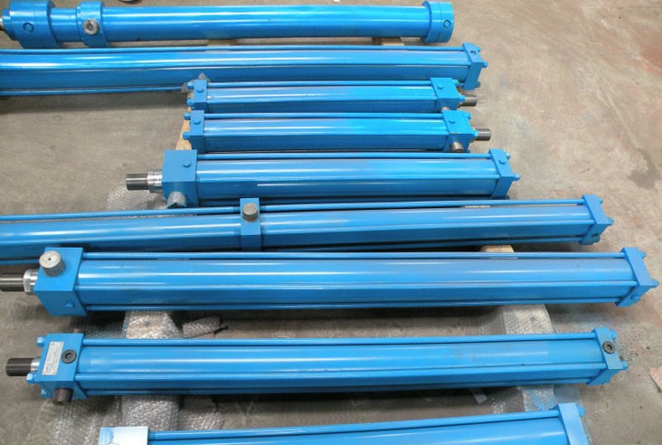 挖機(jī)液壓油缸漏油的原因有哪些，使用時(shí)應(yīng)注意些什么？